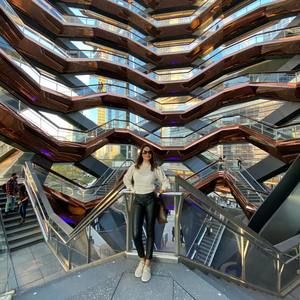 Meet your Posher, Cyntia